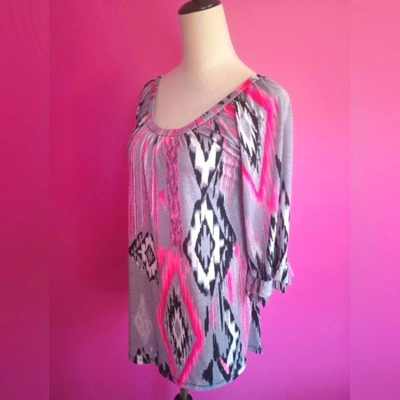Cezanne Ladies Gray & Pink Geometric Tunic Blouse (Size Large) - Picture 3 of 6